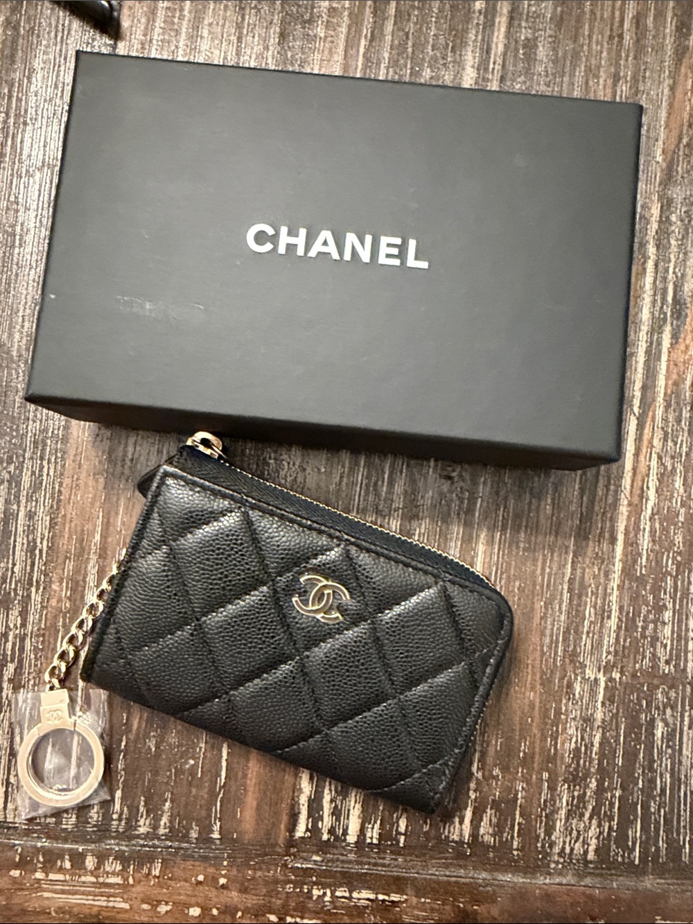 CHANEL Black Cavier Leather Card Case with keyholder - Picture 3 of 7
